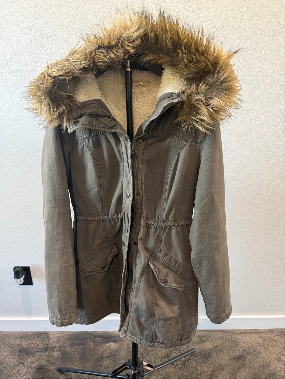 Hollister Cream Sherpa-Lined Jacket with Maroon Logo Tag